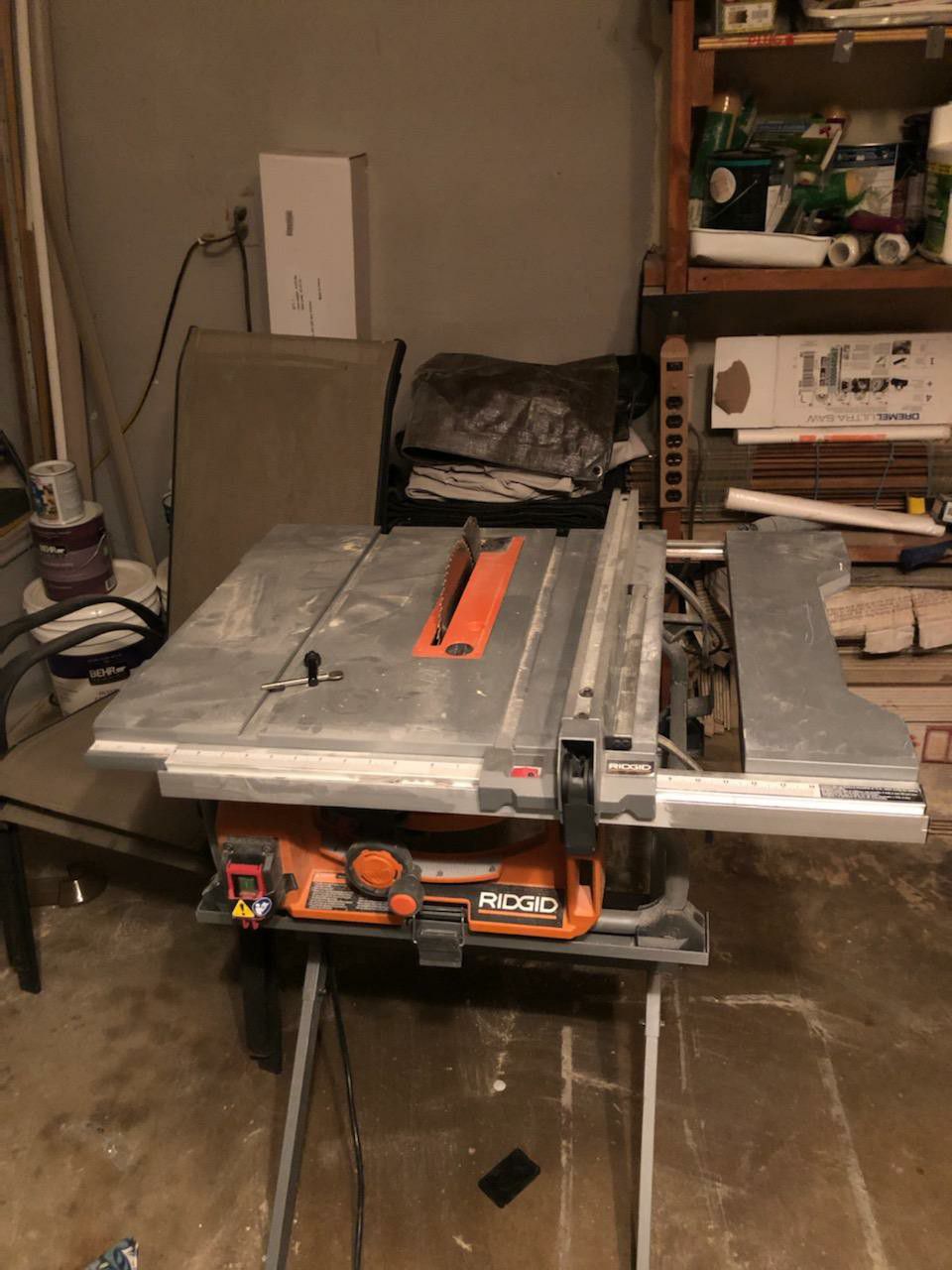 Ridgid 15 amp 10 in Table Saw with Folding table.