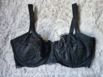 WOMANS BLACK LACEY WIRED BRA
