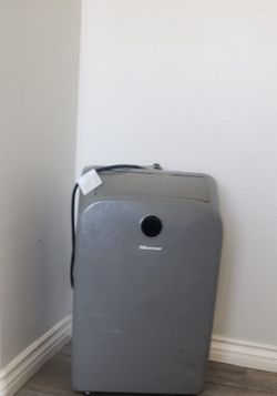 Hisense Portable AC Unit / works Great