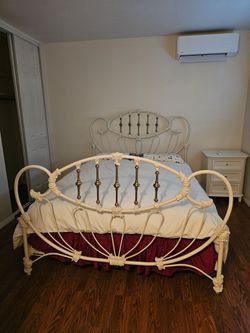 Queen size bed