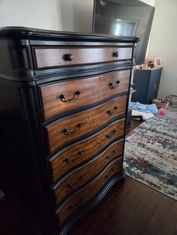 Chest of drawers
