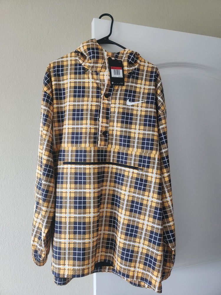 New Never Worn 2017 Nike Raincoat/Jacket