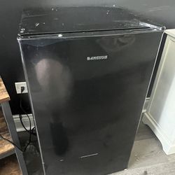 Mini Fridge 