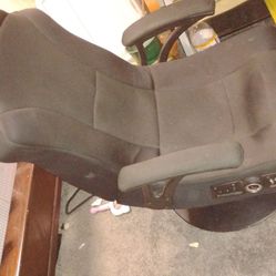 Gaming chair with build in subwoofer Bluetooth and tweezers