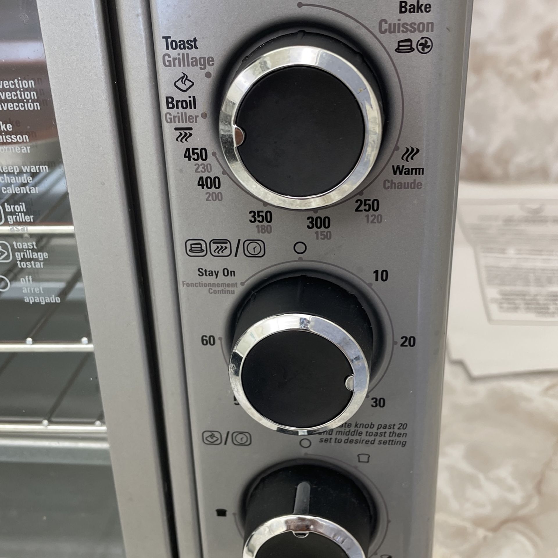 Black and decker. Toaster oven with timer. Bake broil works excellent