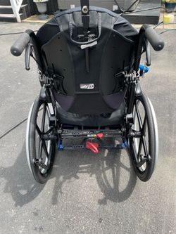 Heavy duty wheelchair