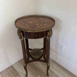 Louis XIV Round End Table - Wood With Beautiful Gold Finishes