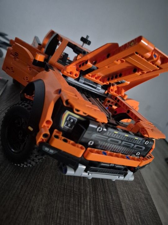 LEGO TECHNIC: Ford F-150 Raptor 42126 Assembled