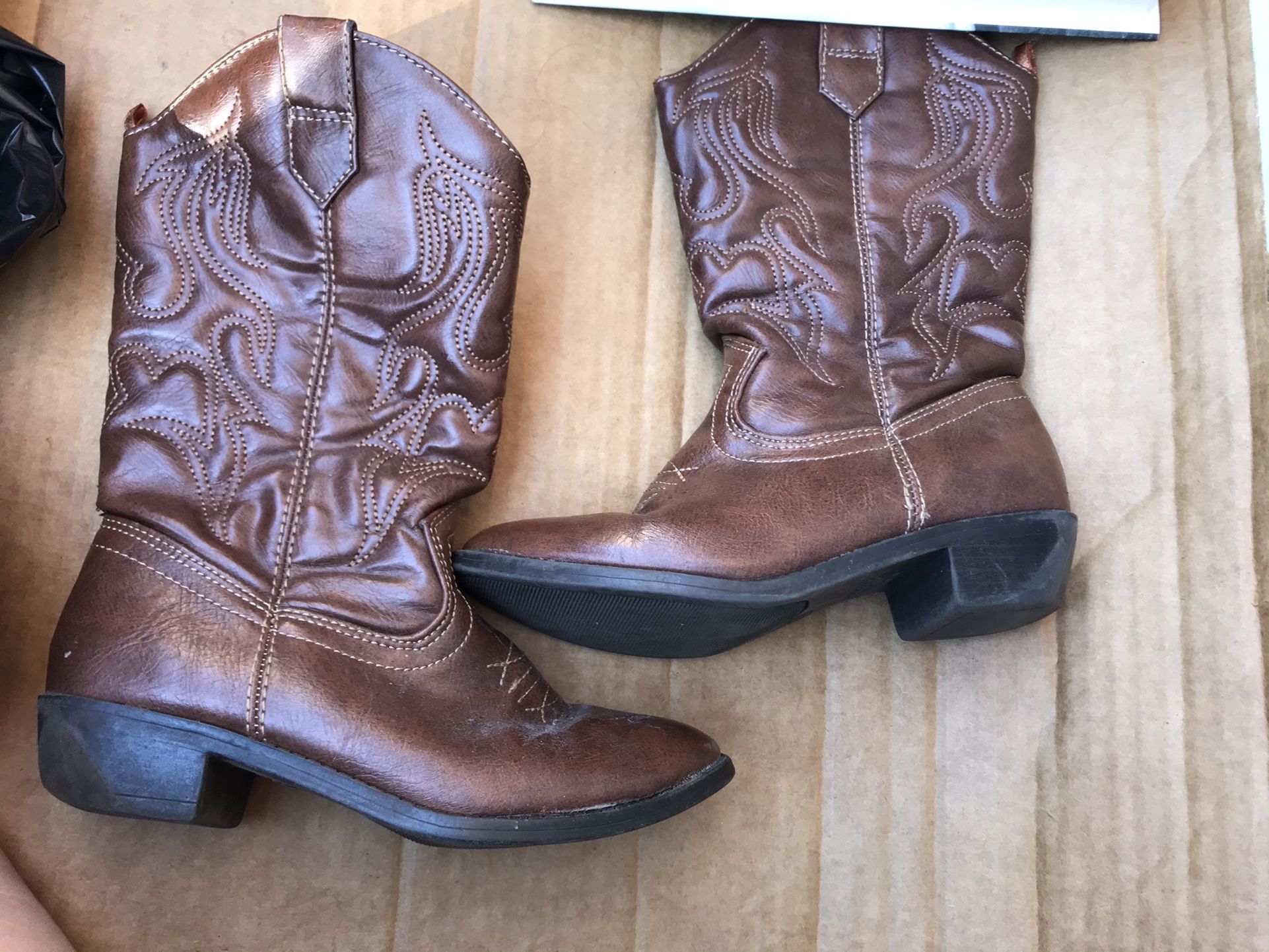 Girl Boot 🥾 Or Shoes