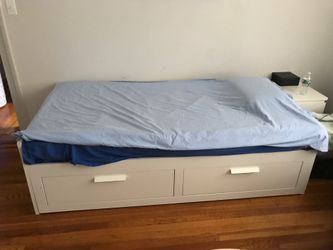Bed (can be transformed to a twin or queen size)