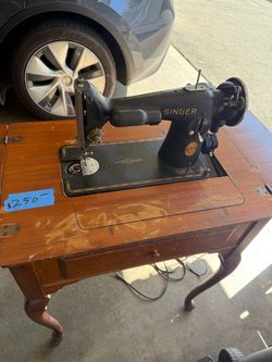Vintage Singer Sewing Machine w/ Original Wood Cabinet – Antique