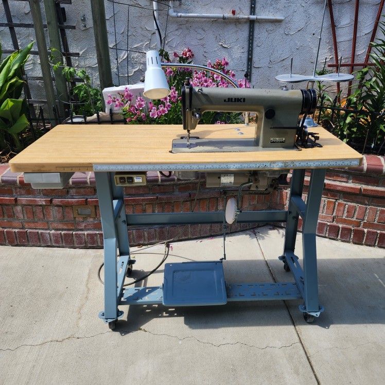 Industrial Sewing Machine JUKI DDL-555 On Wheels