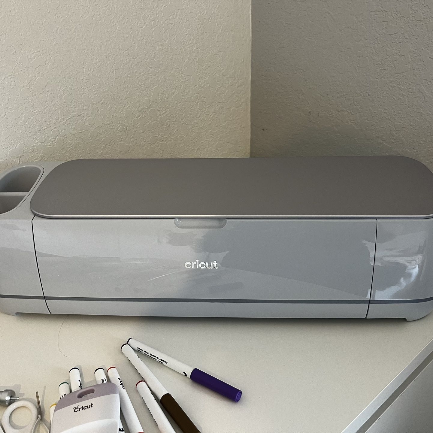 Cricut Maker 3 +Bundle + Markers