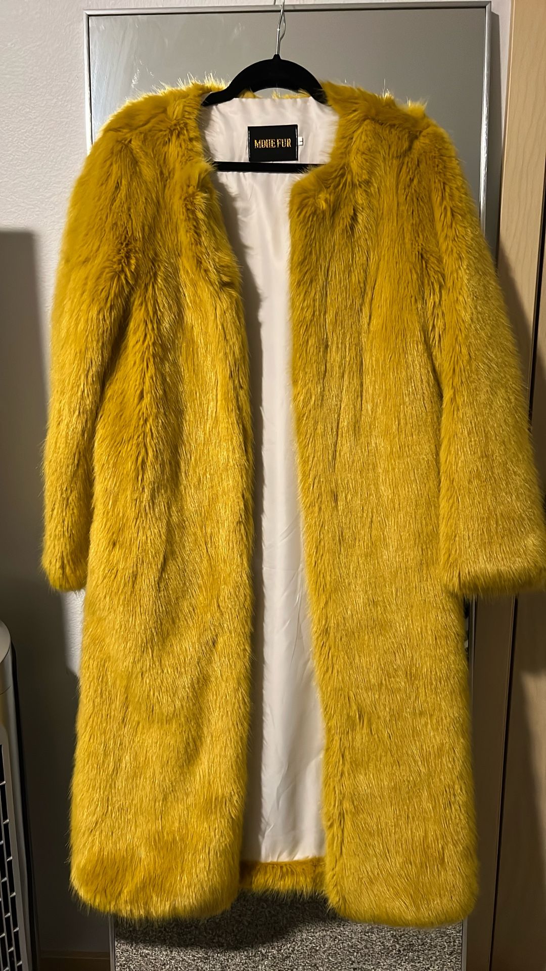 Yellow fur Coat 🧥