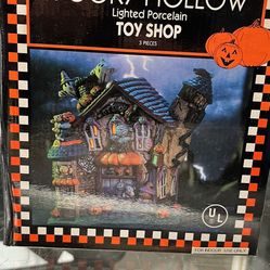 1998 Spooky Hollow Lighted Porcelain Toy Shop 