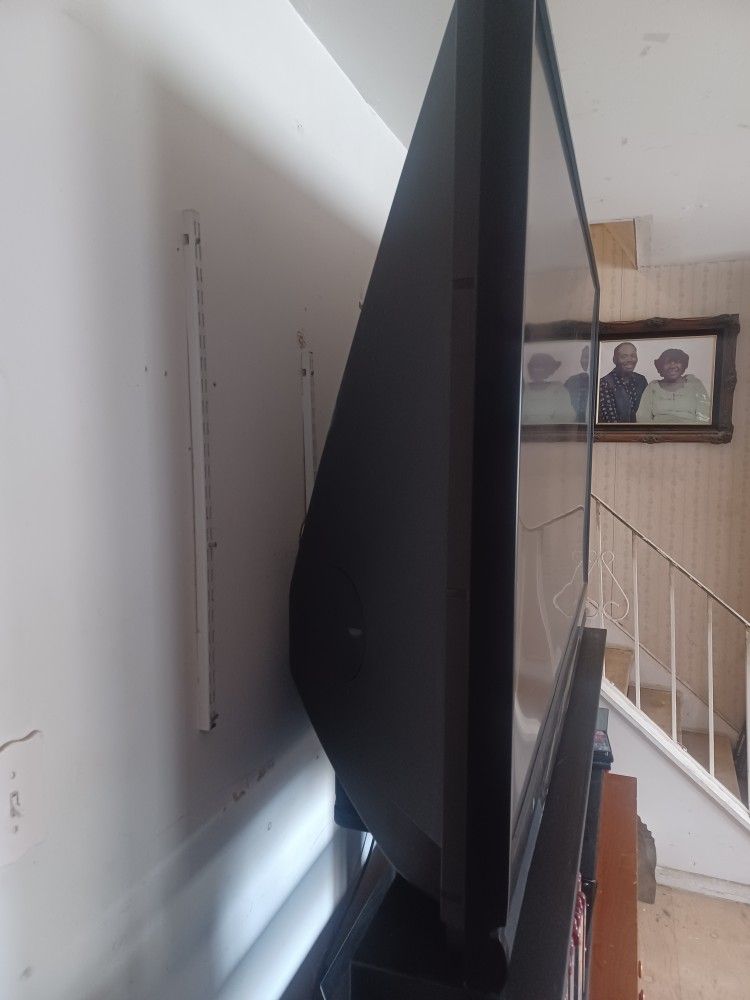 73"MITSUBISHI 1080P DIGITAL LASER PROJECTION TV WITH MATCHING STAND AND ROKU STREAMING STICK $300 FINAL PRICE