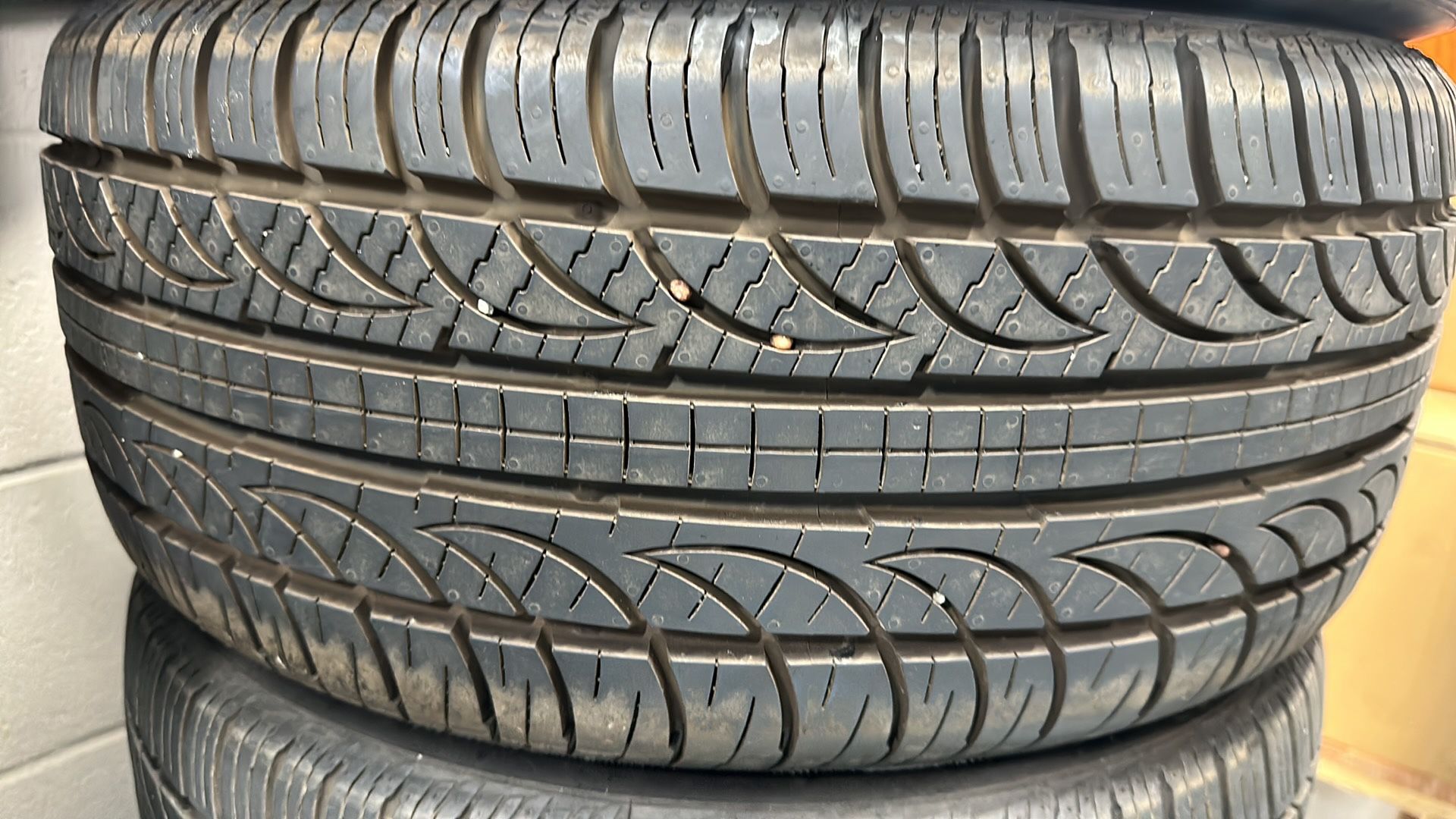 225/40R18