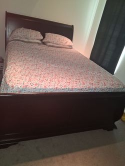 (Pickup)Queen Size Slay bed and dresser set