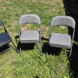 set of 4 folding chairs 2 gray 2 black