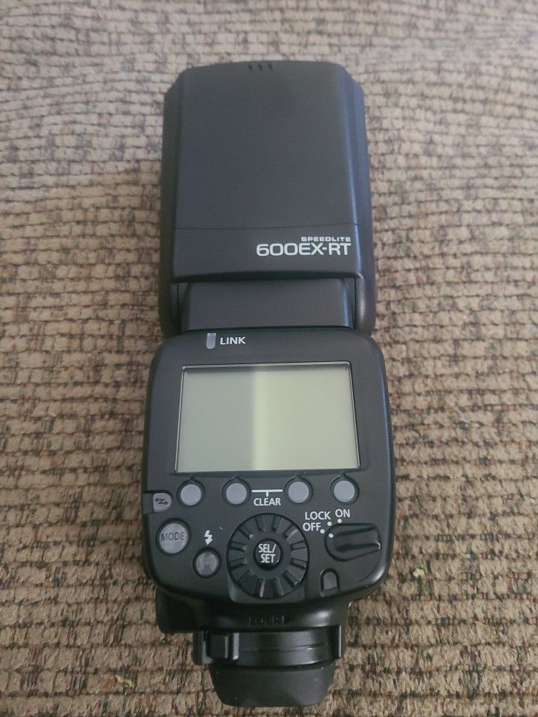 Zoom flash head covers a wide range of 20-200mm
Equipped for flash photography in a wide variety of situations, the Speedlite 600EX II-RT has a guide