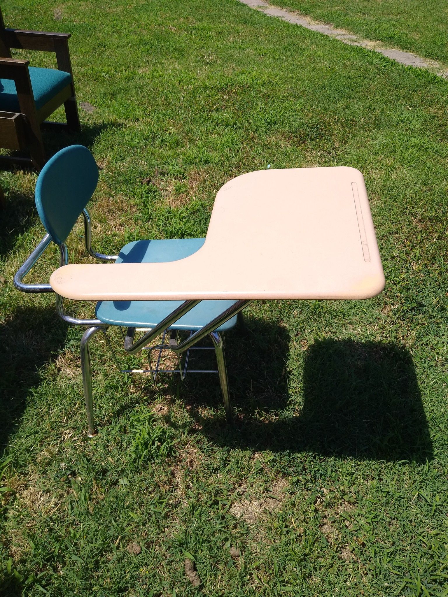 !!!School desk chair $20 delivery available !!!