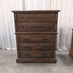 Traditional Brown Wood Five-Drawer Dresser with Ornate Hardware