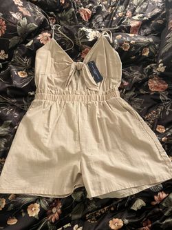 NWT One Clothing Beige Linen romper with a tie-front detail Size L