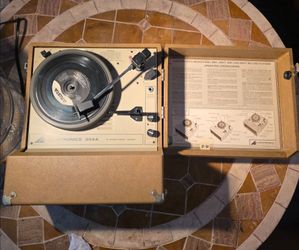 VintageAudiotronics 304A Portable Suitcase Record Player Turntable