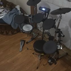 Roland TD-4 Electric Drum Set