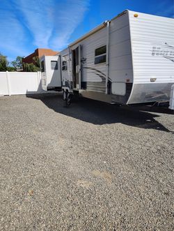 2008 Hornet by Keystone double slide travel trailer 32ft