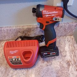 impacto M12 Fuel Con Batería Y Cargador