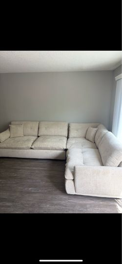 LIMITED TIME! Brand New Cloud Boucle Large L-Shaped Sectional Sofa
