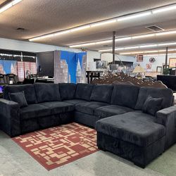 🔥Hot Deal🔥Brand New 4pc Sectional With Pull Out Bed And Storage Chaise $1399, Finance Available, Delivery Available 