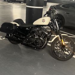 2022 Harley XL883 Iron