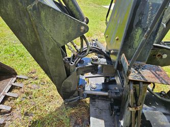 Heavy Equipment Hydraulic Attachment Assembly