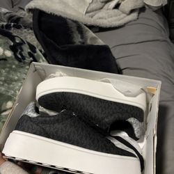 Micheal Kors Shoes, Feel Free To Throw Offers!!