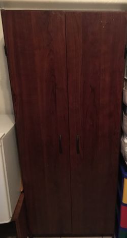 Double door closet/bookshelf with removable dividers