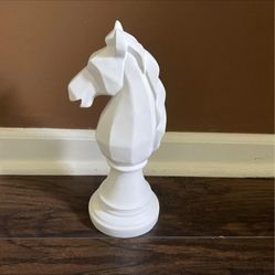Oversized Chess Pieces Queen & Knight