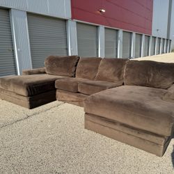 Large Brown Sectional with Two Chaise! ***Free CurbSide Delivery***