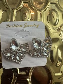 Cute earrings for women 