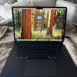 M2 MacBook Air (lightly Used) 256GB