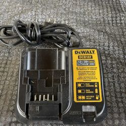 DeWalt DCB107 Lithium-Ion 12V 20V Battery Charger