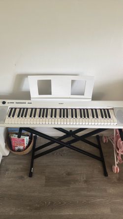 Piano yamaha piaggero np12