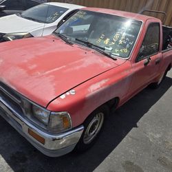 Toyota  Pick Up Part Out