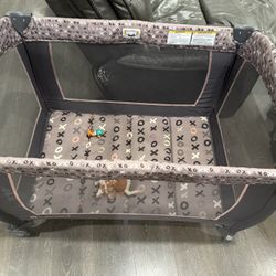 Baby Trend  Playard Play Pen Bassinet 