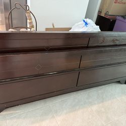 Lifestyle Potbar 4-Piece Chocolate King Bedroom Set