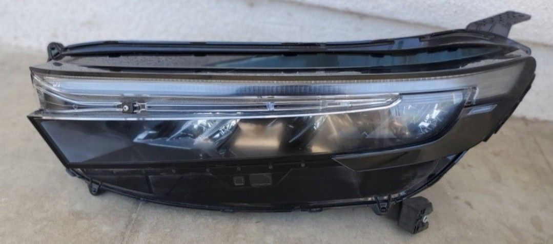 2023 -2024 HONDA CRV CR-V LEFT
HEADLIGHT DRIVER SIDE BLACK BEZEL
GENUINE USED OEM .H2