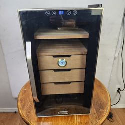 Whynter CHC-172BD Electric Cigar Humidor Cooler ā 300+ Cigar Capacity