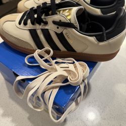 Women’s Adidas Sambas