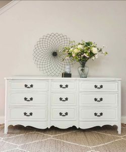Vintage French Provincial Dresser/Buffet – White – Solid Wood